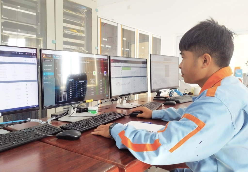 Người 'giữ nhịp' d&ograve;ng điện từ nắng