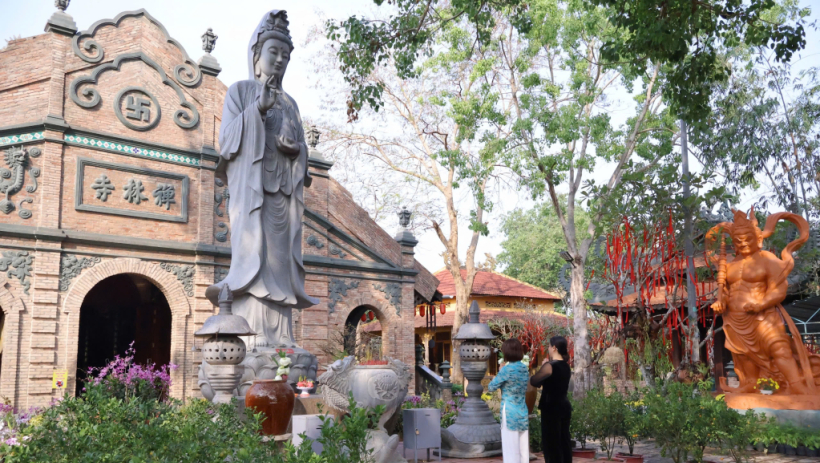 Lễ ch&ugrave;a - N&eacute;t đẹp 'g&oacute;i' cả t&acirc;m t&igrave;nh người Việt