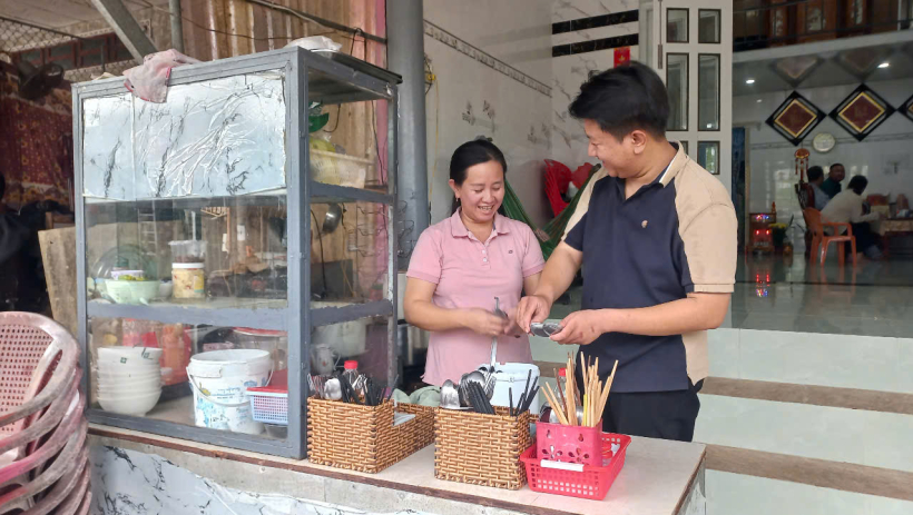 Đảng vi&ecirc;n hăng h&aacute;i l&ecirc;n đường nhập ngũ