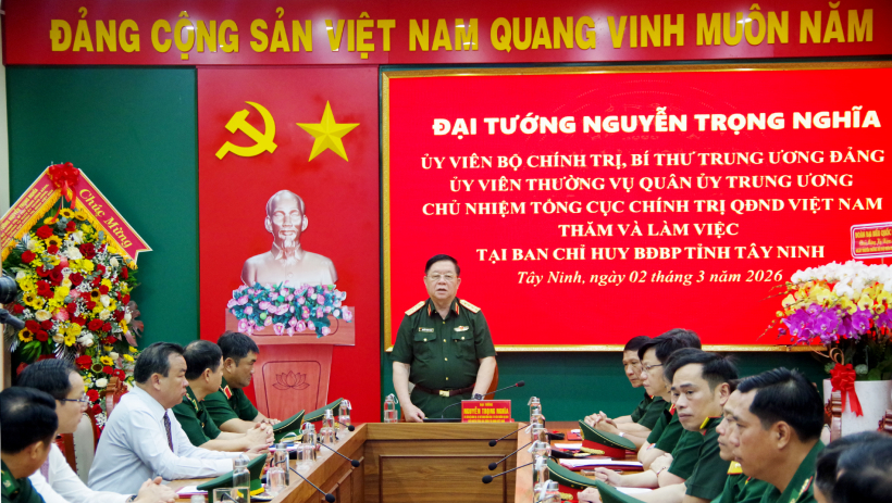 Đại tướng Nguyễn Trọng Nghĩa l&agrave;m việc với Ban Chỉ huy Bộ đội Bi&ecirc;n ph&ograve;ng tỉnh T&acirc;y Ninh