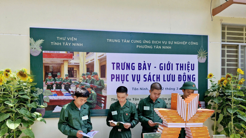 &Yacute; nghĩa hoạt động trưng b&agrave;y, phục vụ s&aacute;ch lưu động d&agrave;nh cho t&acirc;n binh sẵn s&agrave;ng nhập ngũ