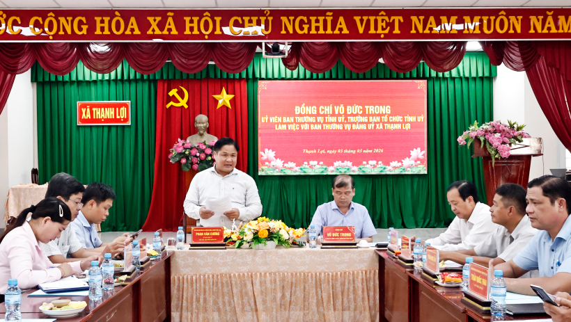 Trưởng ban Tổ chức Tỉnh ủy kiểm tra c&ocirc;ng t&aacute;c bầu cử tại&nbsp;x&atilde; Thạnh Lợi