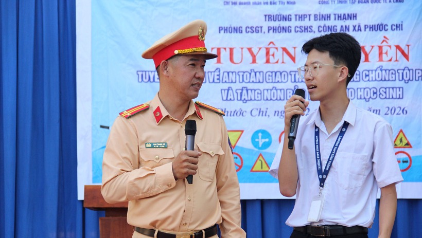 T&iacute;ch cực tuy&ecirc;n truyền ph&aacute;p luật về an to&agrave;n giao th&ocirc;ng cho học sinh