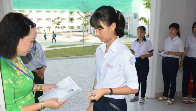 Gi&aacute;o dục 9 năm trở th&agrave;nh bắt buộc