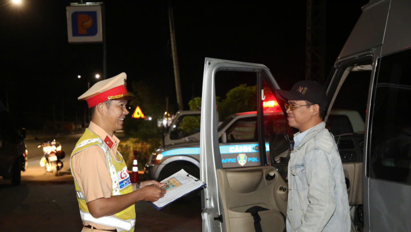 Cảnh s&aacute;t giao th&ocirc;ng T&acirc;y Ninh tăng cường kiểm so&aacute;t hoạt động vận tải h&agrave;nh kh&aacute;ch