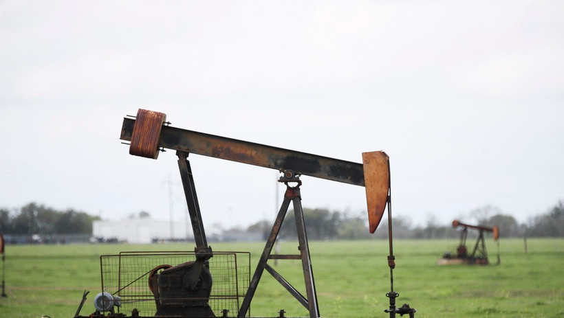 Căng thẳng Trung Đ&ocirc;ng đẩy gi&aacute; dầu th&ocirc; l&ecirc;n mức cao kỷ lục trong nhiều th&aacute;ng