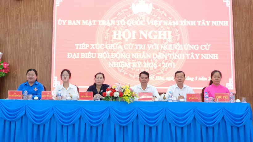 Ứng cử vi&ecirc;n đại biểu HĐND tỉnh T&acirc;y Ninh tiếp x&uacute;c cử tri x&atilde; Đức H&ograve;a vận động bầu cử