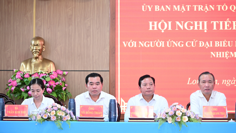 Ứng cử vi&ecirc;n đại biểu HĐND tỉnh - đơn vị bầu cử số 24 tiếp x&uacute;c cử tri phường Long An