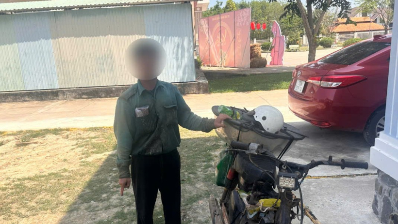 C&ocirc;ng an x&atilde; T&acirc;n Hội xử l&yacute; 2 vụ d&ugrave;ng k&iacute;ch điện khai th&aacute;c thủy sản tr&aacute;i ph&eacute;p