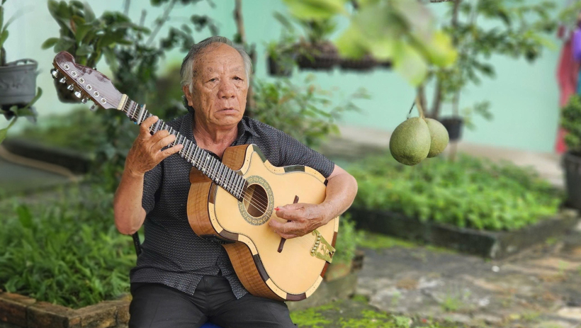 Một đời 'r&uacute;t ruột nhả tơ'