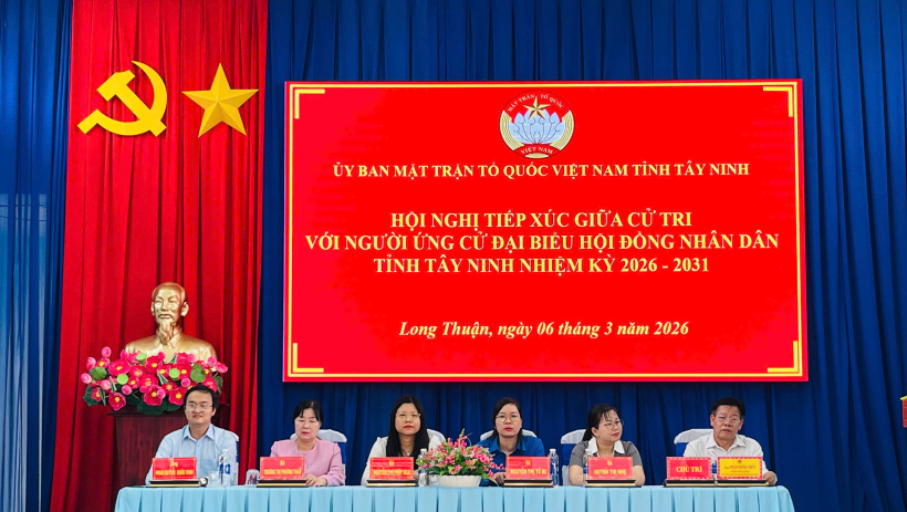 Ứng cử vi&ecirc;n đại biểu HĐND tỉnh tiếp x&uacute;c cử tri x&atilde; Long Thuận