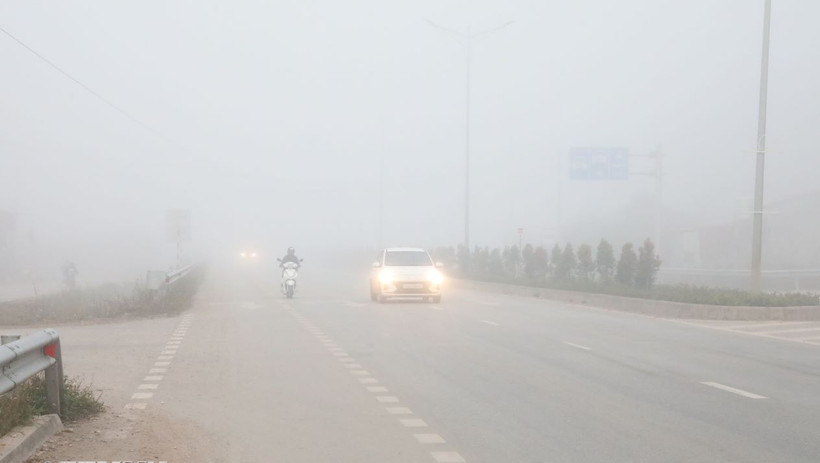 Xuất hiện sương m&ugrave; d&agrave;y đặc, phủ trắng tại An Giang ng&agrave;y 7/3