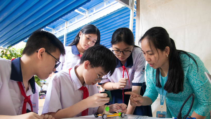 Nguy cơ c&ocirc;ng cụ AI 'thi&ecirc;n vị' nam giới