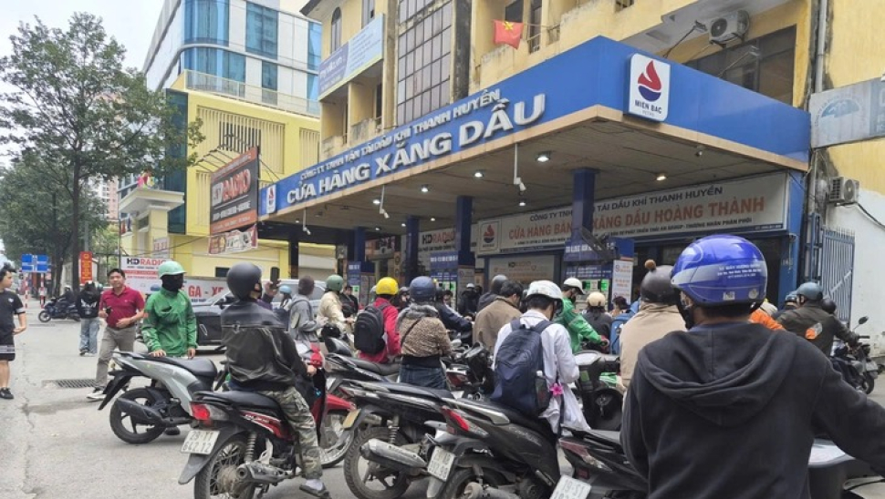 Gi&aacute; xăng dầu đồng loạt tăng mạnh: RON95 tăng hơn 4.700 đồng/l&iacute;t, dầu hỏa gần 8.500 đồng/l&iacute;t