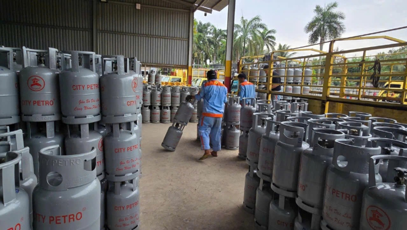 Sau gi&aacute; xăng, đến lượt gi&aacute; gas được điều chỉnh tăng mạnh