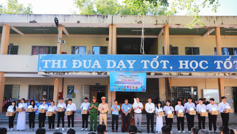 X&atilde; T&acirc;n Bi&ecirc;n: Tuy&ecirc;n truyền ph&aacute;p luật cho học sinh Trường THPT Trần Ph&uacute;