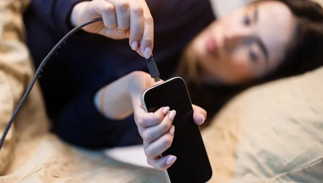 V&igrave; sao điện thoại sạc chậm d&ugrave; đang sử dụng bộ sạc nhanh?