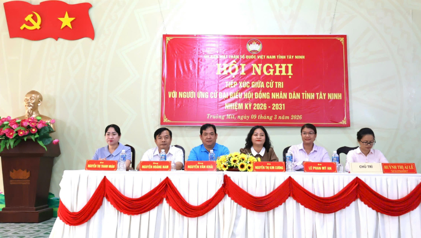 Ứng cử vi&ecirc;n đại biểu HĐND tỉnh, đơn vị bầu cử số 9 tiếp x&uacute;c cử tri x&atilde; Tru&ocirc;ng M&iacute;t