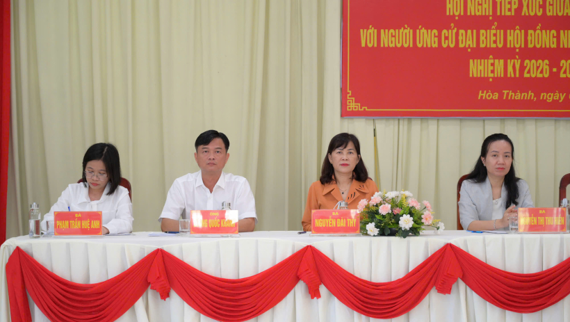 Ứng cử vi&ecirc;n đại biểu HĐND tỉnh - đơn vị bầu cử số 2 tiếp x&uacute;c cử tri phường H&ograve;a Th&agrave;nh