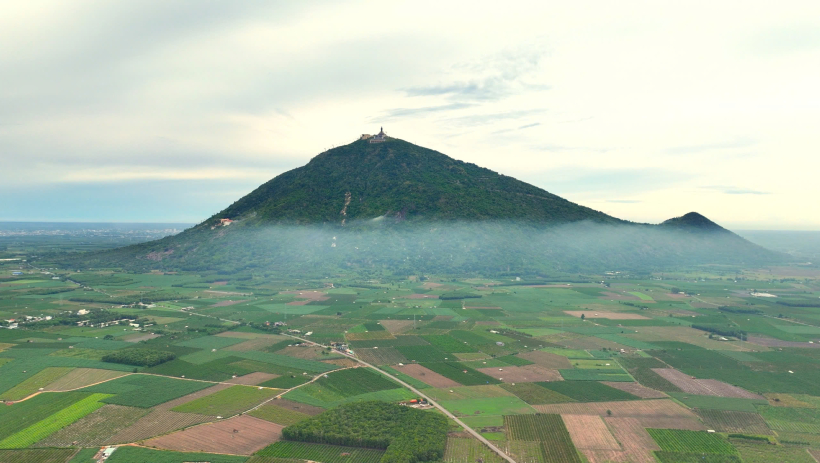 N&uacute;i B&agrave; Đen: Hơn 55.960 lượt kh&aacute;ch đến tham quan, h&agrave;nh hương trong ng&agrave;y 08/3