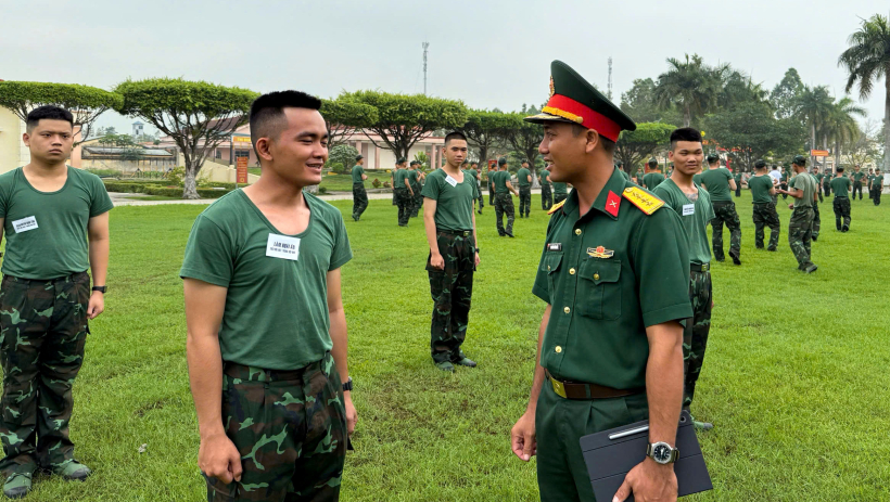 Chiến sĩ mới tự tin bước v&agrave;o m&ocirc;i trường qu&acirc;n ngũ