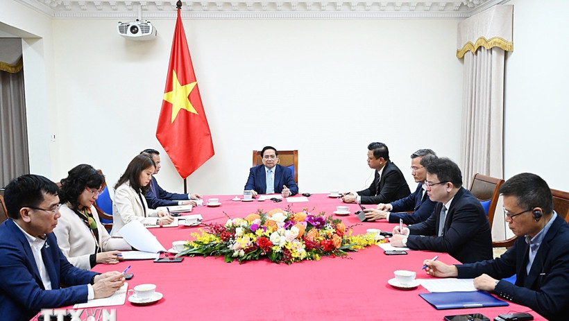 Thủ tướng điện đ&agrave;m với Tổng thống C&aacute;c Tiểu vương quốc Arab thống nhất