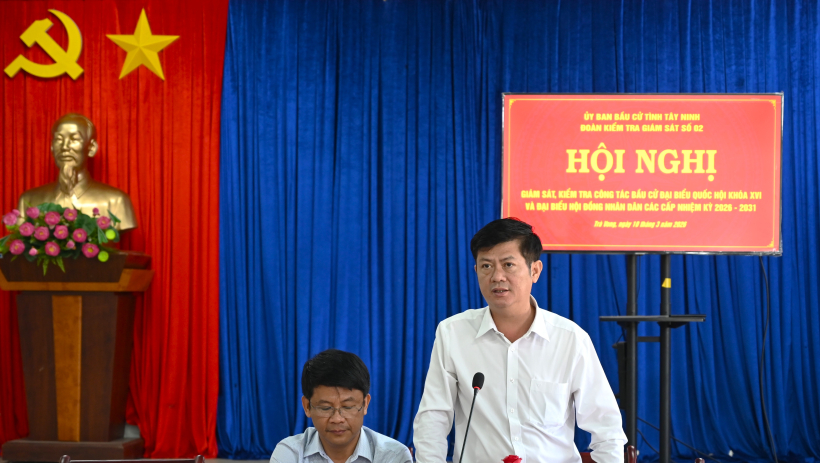 Đo&agrave;n kiểm tra số 2 kiểm tra c&ocirc;ng t&aacute;c chuẩn bị bầu cử tại xã Trà Vong