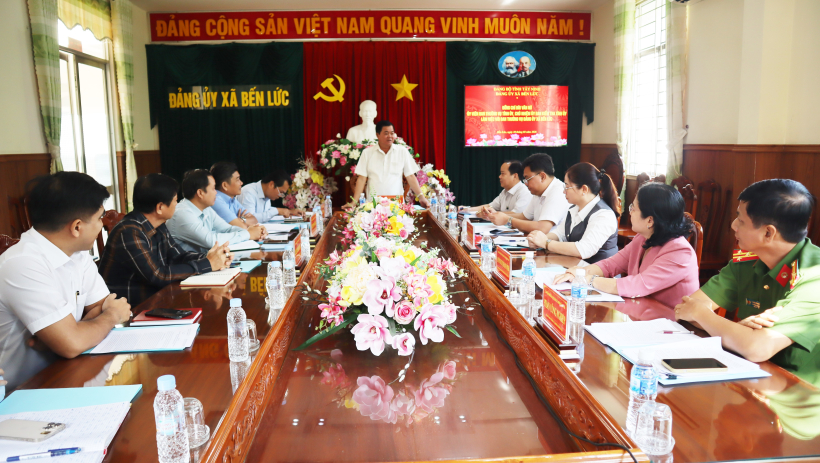 Chủ nhiệm Ủy ban Kiểm tra Tỉnh ủy l&agrave;m việc với Ban Thường vụ Đảng ủy x&atilde; Bến Lức 