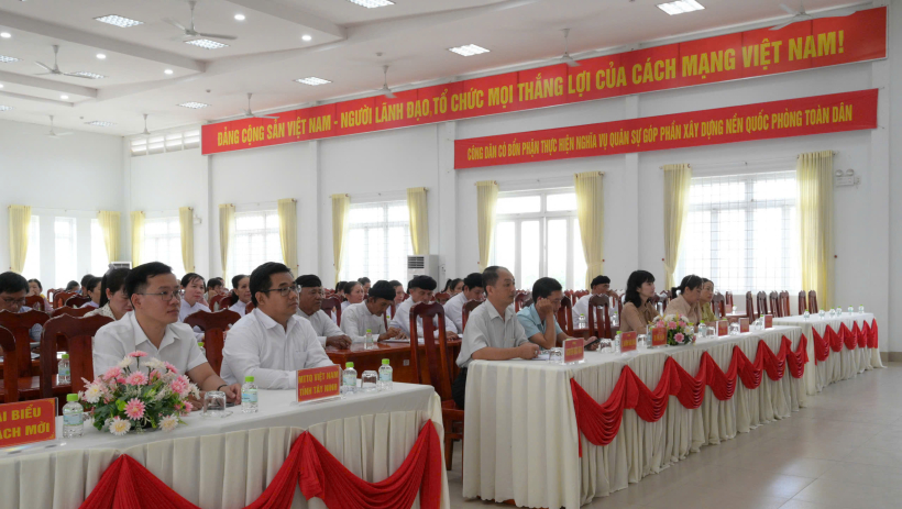 Ứng cử vi&ecirc;n đại biểu HĐND tỉnh, đơn vị bầu cử số 2 tiếp x&uacute;c cử tri phường H&ograve;a Th&agrave;nh