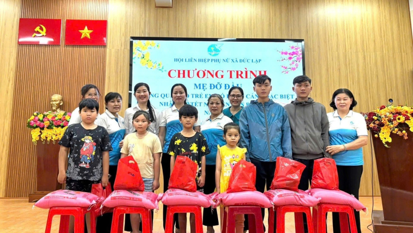 Học tập v&agrave; l&agrave;m theo gương B&aacute;c để x&acirc;y dựng qu&ecirc; hương