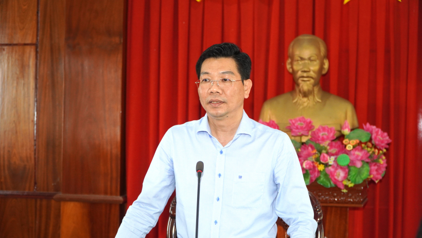 Ph&oacute; B&iacute; thư Thường trực Tỉnh ủy Nguyễn Mạnh H&ugrave;ng kiểm tra c&ocirc;ng t&aacute;c chuẩn bị bầu cử tại x&atilde; Bến Lức