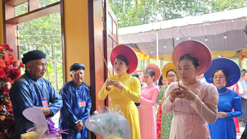 Đ&igrave;nh Vạn Phước - M&aacute;i đ&igrave;nh thờ 2 vị tiền nh&acirc;n