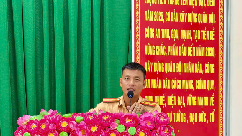 Tuy&ecirc;n truyền, phổ biến kiến thức ph&aacute;p luật về giao th&ocirc;ng cho shipper