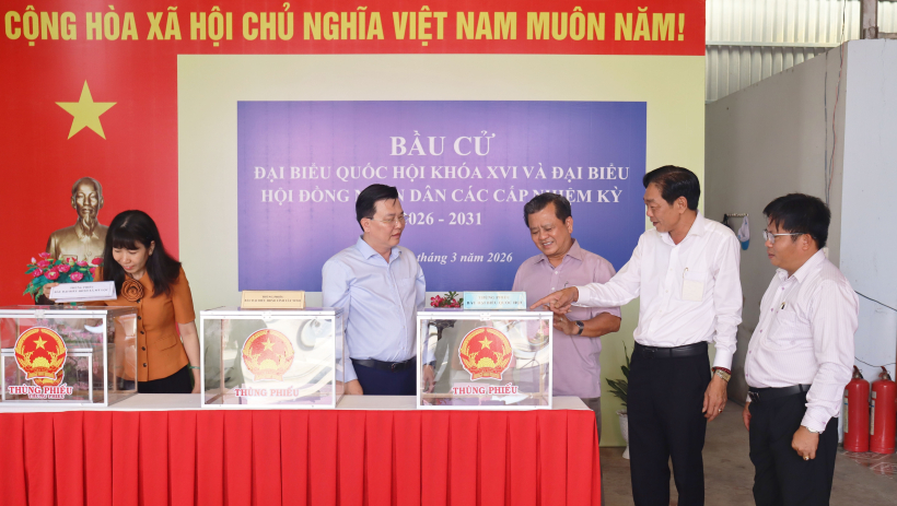 Chủ tịch UBMTTQ Việt Nam tỉnh kiểm tra c&ocirc;ng t&aacute;c chuẩn bị bầu cử tại x&atilde; Mỹ Lộc