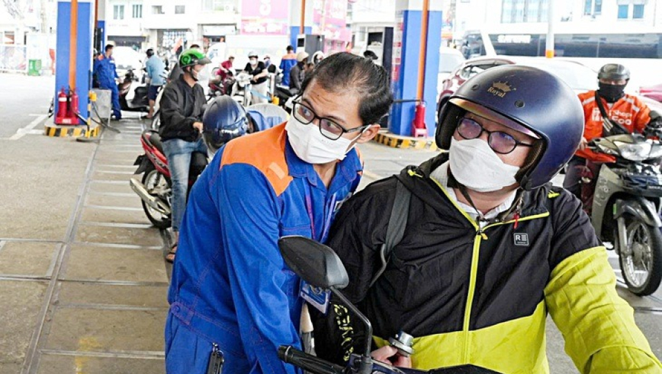 Thủ tướng: Đẩy nhanh việc bổ sung dự trữ quốc gia xăng dầu