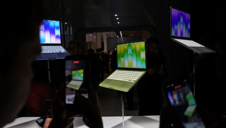 C&aacute;c nh&agrave; sản xuất PC khổ sở v&igrave; 'c&uacute; sốc' MacBook Neo