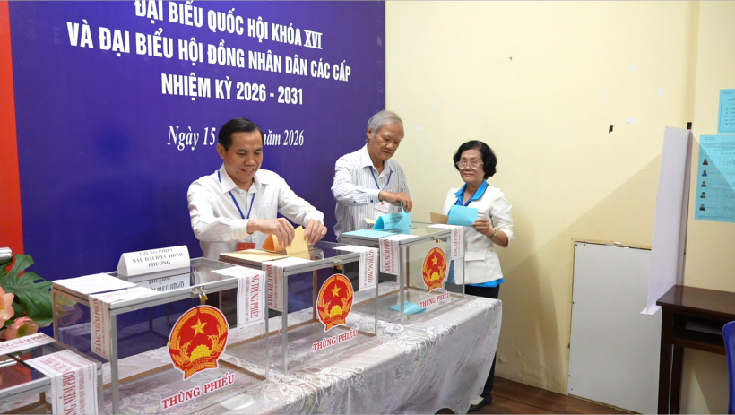 Cử tri phường Long An tham gia bầu cử tại Tổ bầu cử số 01 (Đơn vị bầu cử số 24)