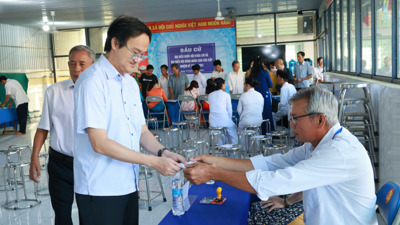 Phường Long Hoa: Đ&ocirc;ng đảo cử tri tham gia bầu cử tại Tổ bầu cử số 14 - đơn vị bầu cử số 2 