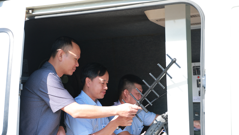 Kiểm so&aacute;t bảo đảm an to&agrave;n th&ocirc;ng tin v&ocirc; tuyến điện trong ng&agrave;y bầu cử