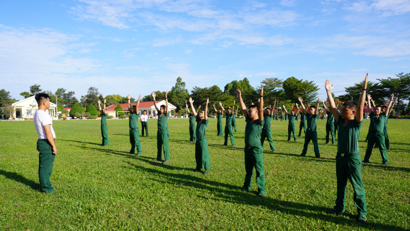 N&acirc;ng cao chất lượng huấn luyện chiến sĩ mới tại Trung đo&agrave;n 5