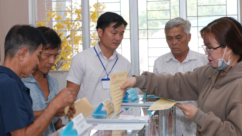 Niềm tin của cử tri trong ng&agrave;y hội non s&ocirc;ng