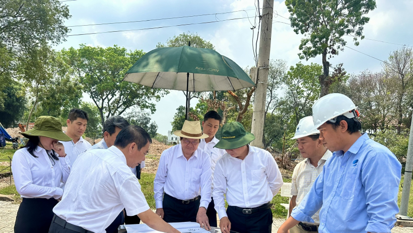 Nguy&ecirc;n Chủ tịch nước Trương Tấn Sang kiểm tra tiến độ x&acirc;y dựng Khu lưu niệm V&otilde; Văn Tần &ndash; V&otilde; Văn Ng&acirc;n