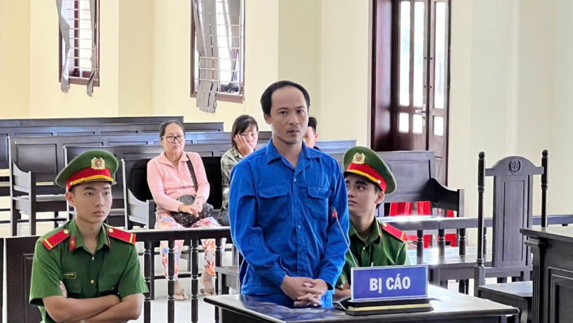 Ch&eacute;m h&agrave;ng x&oacute;m nguy kịch từ m&acirc;u thuẫn nhỏ, l&atilde;nh 12 năm t&ugrave;