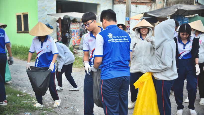 S&ocirc;i nổi hoạt động Đo&agrave;n trong học sinh