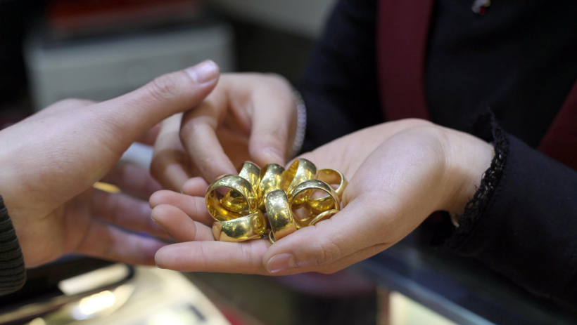 Gi&aacute; v&agrave;ng h&ocirc;m nay 17/3/2026: Trong nước giảm, thế giới tăng