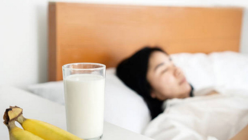 12 thực phẩm gi&uacute;p bạn ngủ ngon, giảm lo &acirc;u v&agrave; dễ đi v&agrave;o giấc ngủ