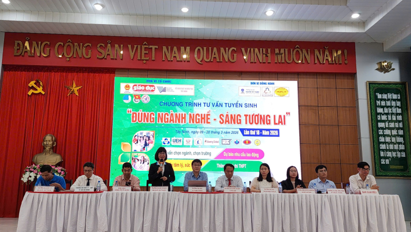 Tư vấn tuyển sinh 'Đ&uacute;ng ng&agrave;nh nghề - S&aacute;ng tương lai'