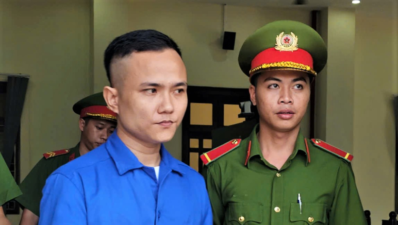 Đi t&ugrave; v&igrave; d&ugrave;ng s&uacute;ng bắn người