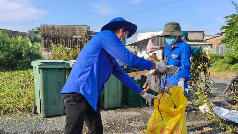 Improving waste collection and transportation: Tightening management and enhancing community responsibility
