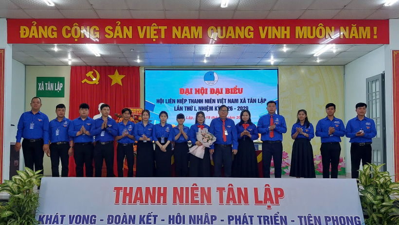 Chị Nguyễn Thị Thu giữ chức Chủ tịch Hội Li&ecirc;n hiệp Thanh ni&ecirc;n Việt Nam x&atilde; T&acirc;n Lập